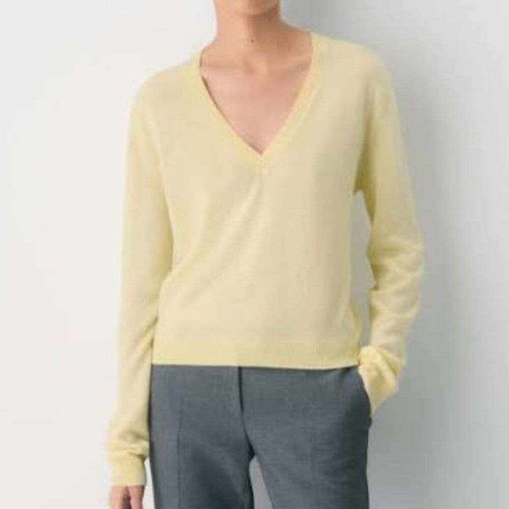 Aritzia Cashmere V Neck Sweater Yellow Size M